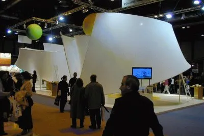 Stand Polaris World. Fitur 2004
