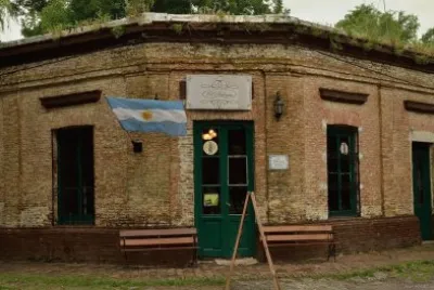 Antiguo bar en Uribelarrea. Bs. As.- Argentina