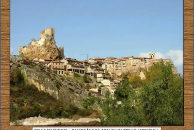 FRIAS (BURGOS) PANORAMICA CON SU CASTILLO MEDIEVAL