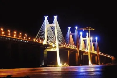 Fotos de la ciudad y su Puente
