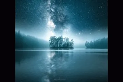 Noche desde un Lago cercano a una Isla - Finlandia
