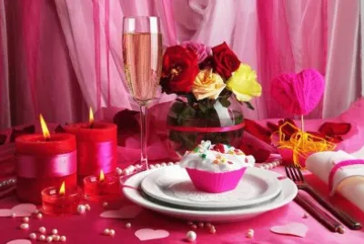 Pretty Valentine 's Day Table Display
