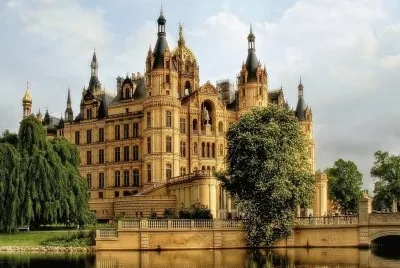 פאזל של germany_schwerin_castle_water_trees_