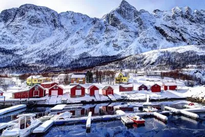 norway_mountains_buildings_ jigsaw puzzle