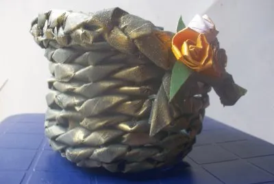 CESTA DE PAPEL PERIODICO