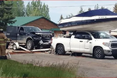 CAMIONETA CON LANCHA DE SOMBRERO