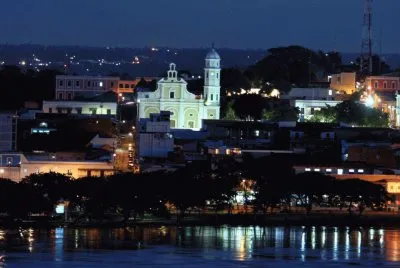 pueblo de noche
