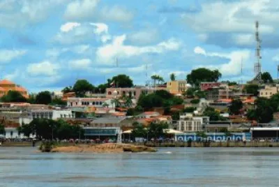 PUEBLO CERCA DE RIO
