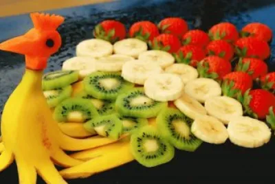 Artistic Fresh Fruit Peacock-Clever!