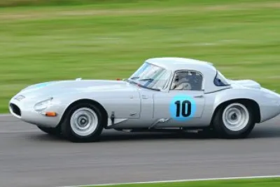 Auto 1961 Jaguar Type E 265 HP