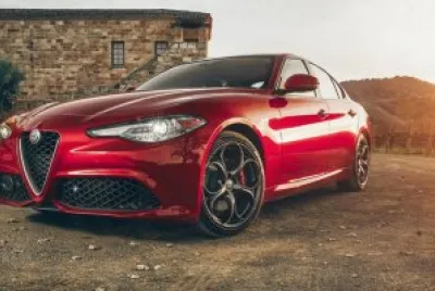 Auto 2017 Alfa Romeo Giulia Sedan 300 HP