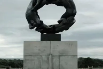 Body Wreath - Sculpture Park jigsaw puzzle