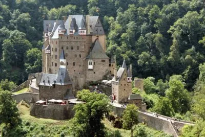 פאזל של castillo-de-eltz-