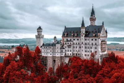 פאזל של Neuschwanstein-Castle-in-Fall