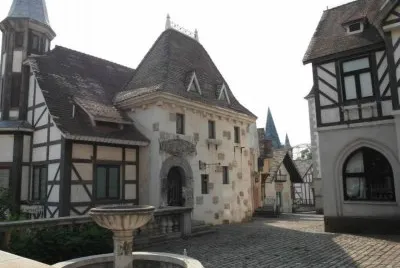 Castle 22 cobbled streets