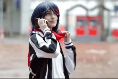 hablando por celular