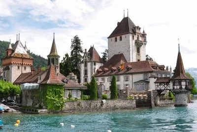 Castillo de Oberhofen en Suiza jigsaw puzzle