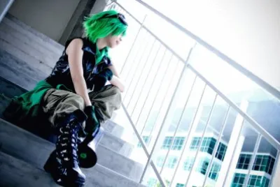 yo con botas y cabello verde