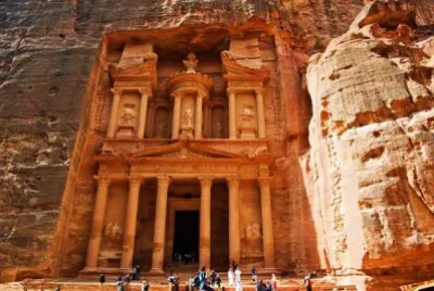 7 Maravilhas do Mundo Moderno - RuÃ­nas de Petra jigsaw puzzle