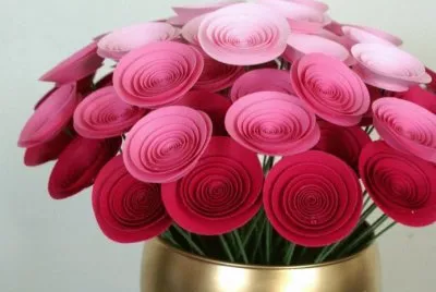 Rosas de papel en espiral