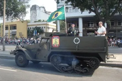 Major AntÃ´nio AndrÃ© a bordo do M-2 - FEB