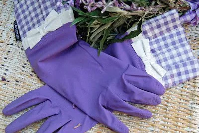 Pretty Purple Gardening Gloves