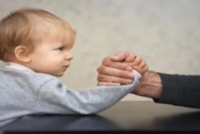 father-kid-arm-wrestling