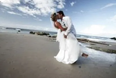 wedding-kiss