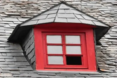 Ventana- Tejado de Pizarra.