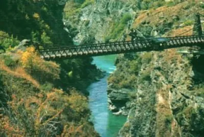 Kawarau Gorge Suspension Bridge - Bungee Jumping