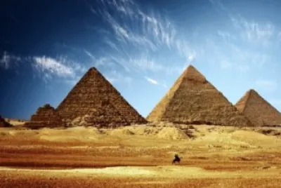 LAS PIRAMIDES DE GIPTO