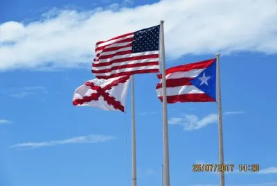 פאזל של Banderas en el Castillo San Felipe El Morro, Puerto Rico.