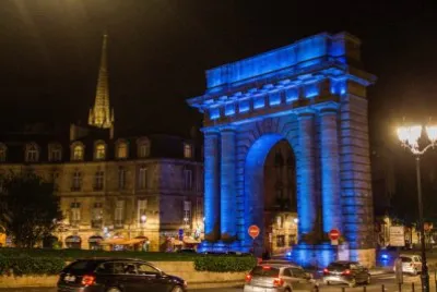 Porte de Bourgogne en nocturne