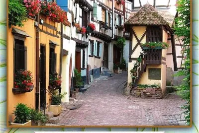 PRECIOSA CALLE, BIEN CUIDADA Y CON FLORES DECORADA jigsaw puzzle