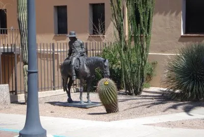Escultura del pionero