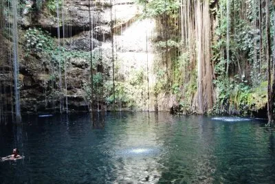 Cenote, YucatÃ¡n.