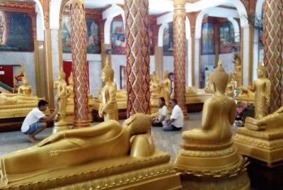 budas dorados