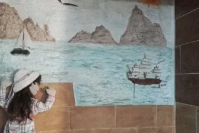 niÃ±a mirando el mar