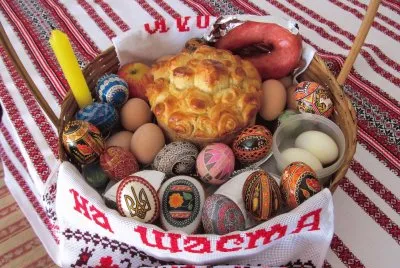 פאזל של PÃ¡scoa ucraniana: pÃªssankas, pÃ£o, outros alimentos