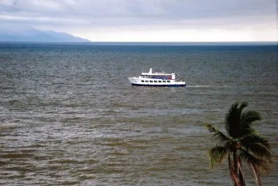 Buque en Puerto Vallarta, Jalisco.