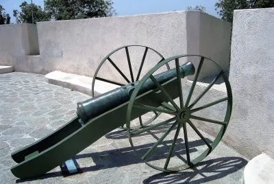 CaÃ±Ã³n antiguo en fuerte de la Ciudad de Puebla.