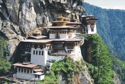 Houses on mountain escarpment