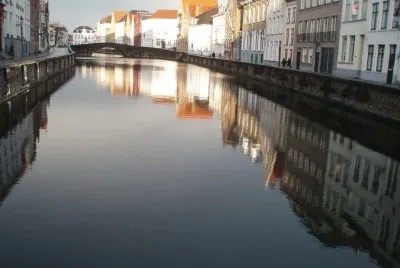 Bruges Belgique reflets dans un canal