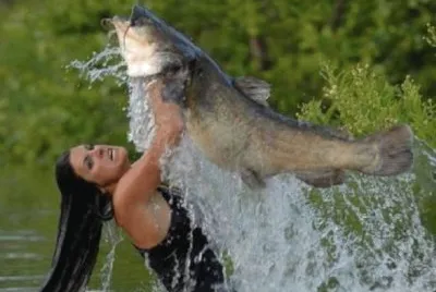 MUJER PESCADORA