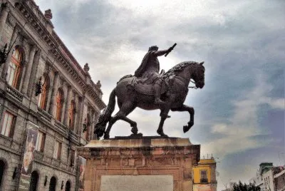 Estatua de TolsÃ¡, Ciudad de MÃ©xico.