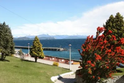 Plaza y Lago Nahuel Huapi