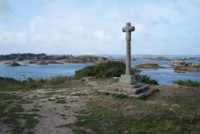 Ã®le de BrÃ©hat la croix de Maudez jigsaw puzzle