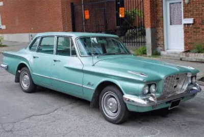 AutomÃ³vil Plymouth, Valiant, 4 puertas, aÃ±o 1.960 jigsaw puzzle