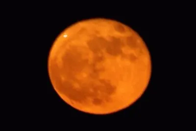 Luna roja en Chihuahua, MÃ©xico.