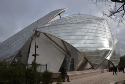 centre louis vuitton paris jigsaw puzzle